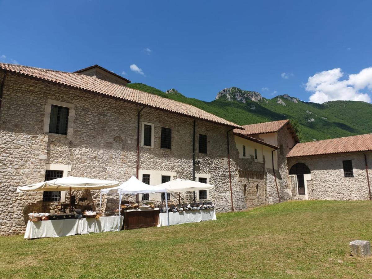 Hotel Abbazia Ss. Quirico E Giulitta Micigliano Exterior foto