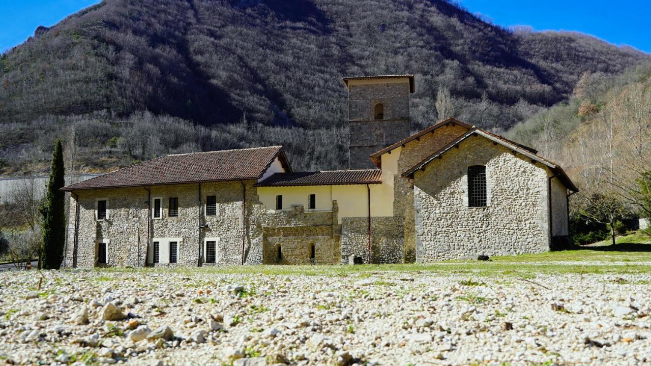 Hotel Abbazia Ss. Quirico E Giulitta Micigliano Exterior foto