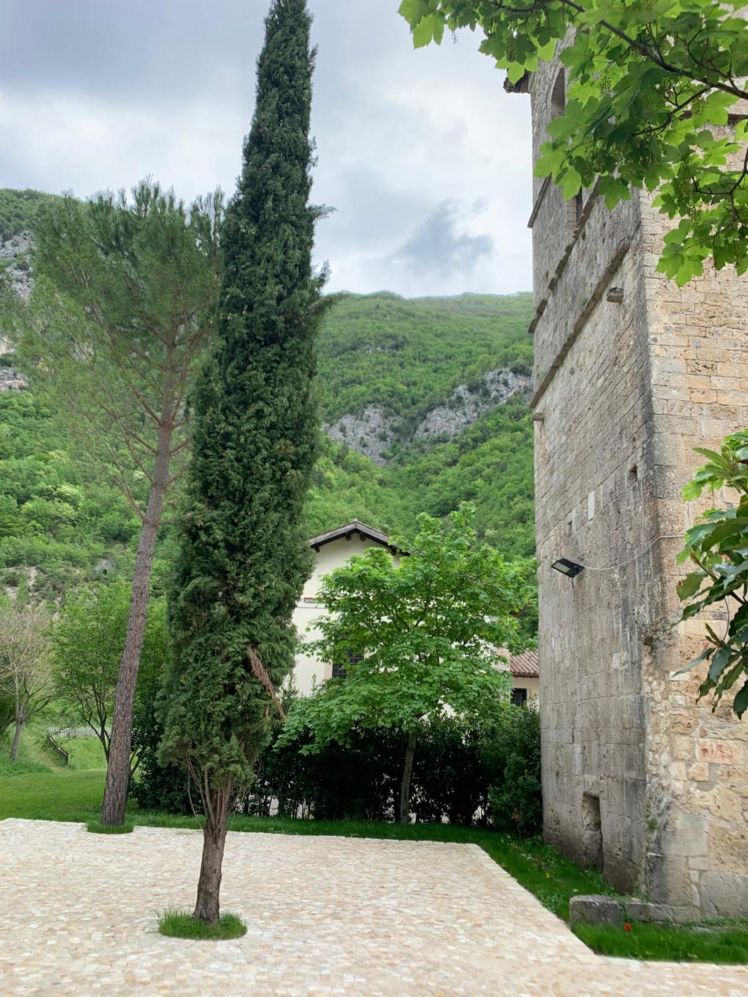 Hotel Abbazia Ss. Quirico E Giulitta Micigliano Exterior foto